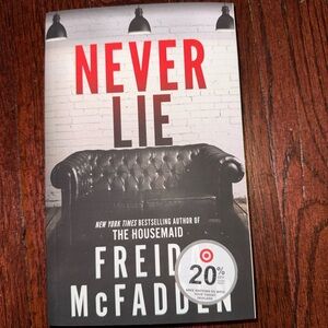 Never Lie by Freida McFadden - Paperback